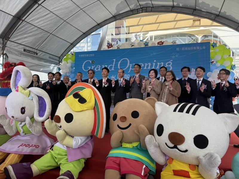 國道清水服務區14日正式啟用，由統一超商股份有限公司接手營運，開幕活動現場相當熱鬧。