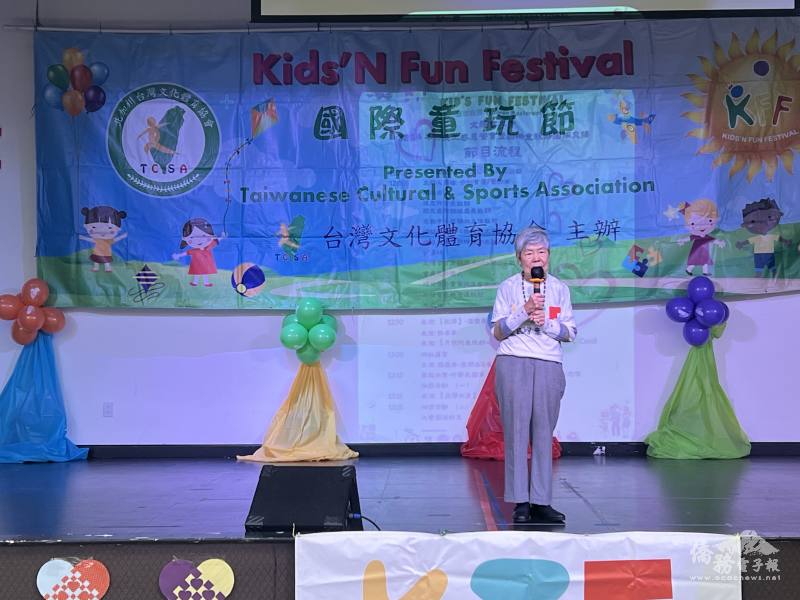 傅紅玉鼓勵團隊志工繼續將童玩節發揚光大