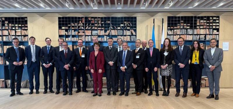 EBRD President Odile Renaud-Basso (seventh left), who presided over the URGF launch ceremony; Representative Yao (seventh right); and UK, France, EU, Switzerland, and other donor representatives pose for a photo.