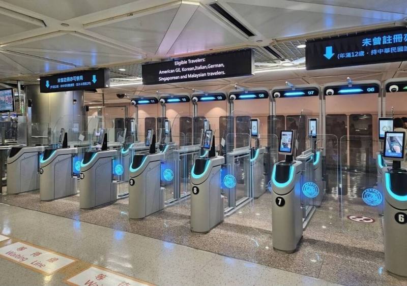 移民署國境事務大隊17日表示，為讓更多國人享受自動查驗通關系統（e-Gate）的便利性，將調降申請使用年齡至10歲，身高也下修為120公分，預計114年1月1日起實施。（移民署國境事務大隊提供）