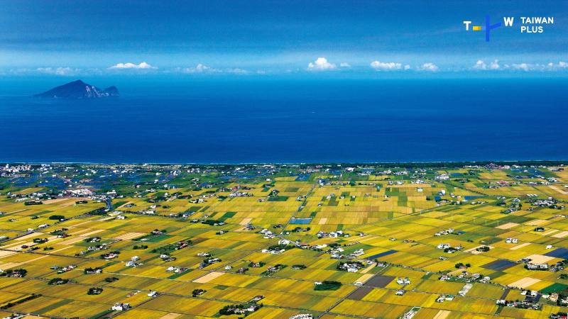 《看見台灣》於2013年在台上映，透過齊柏林導演的鏡頭，重溫台灣的各種地景，再次反思經濟發展與保育間的拉扯與平衡