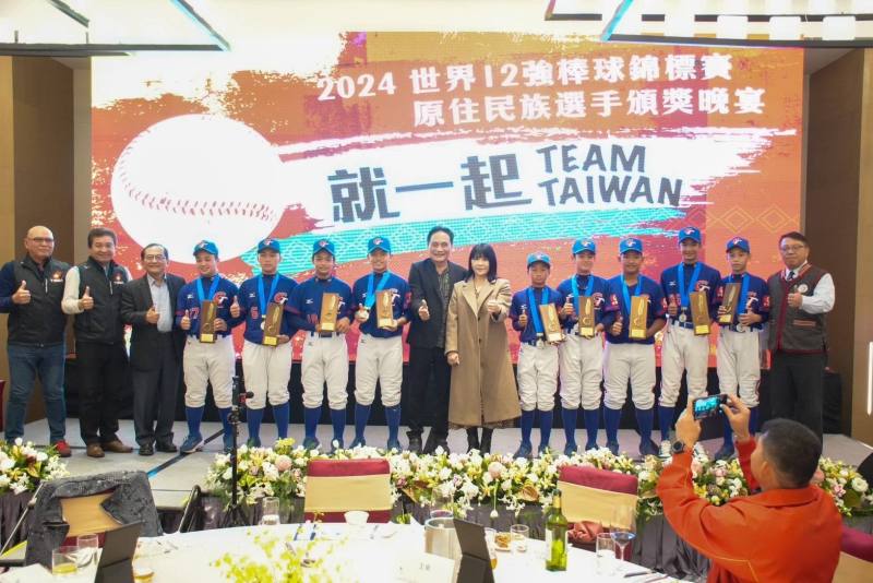 曾智勇Ljaucu·Zingrur主任委員表揚2024年亞洲少棒錦標賽榮獲冠軍的原住民族選手