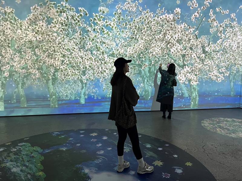 國立科學工藝博物館27日舉辦「印象派150週年光影藝術展-高雄站」開幕記者會，展覽分為4大主題區，結合聲光科技與沉浸式場景，展期將持續至2025年4月6日