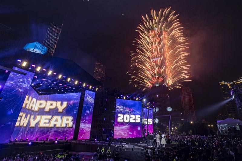 Taipei 101 fireworks show to usher in 2025. CNA photo Jan. 1, 2025