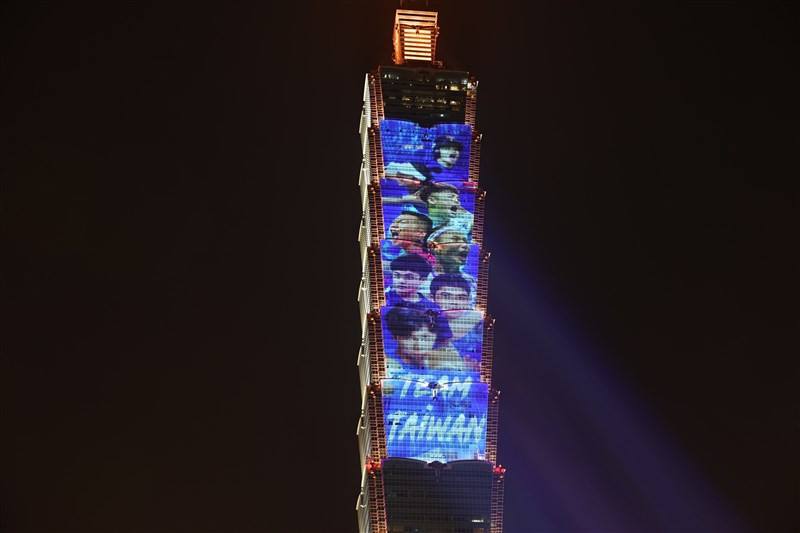 A light sculpture show is held at Taipei 101 on Tuesday, featuring the likenesses of eight notable Taiwanese athletes who competed in Paris Olympics and the WBSC Premier12 event. CNA photo Dec. 31, 2024