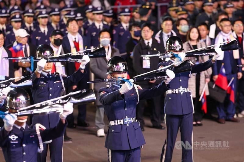 The military honor guard perform a routine in front of the Presidential Office in Taipei for the New Year's Day flag raising ceremony. CNA photo Jan. 1, 2025