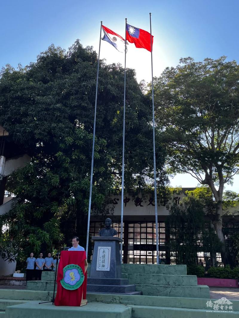 駐巴拉圭大使館大使韓志正在中華民國與巴拉圭國旗下期盼擴大臺灣影響力