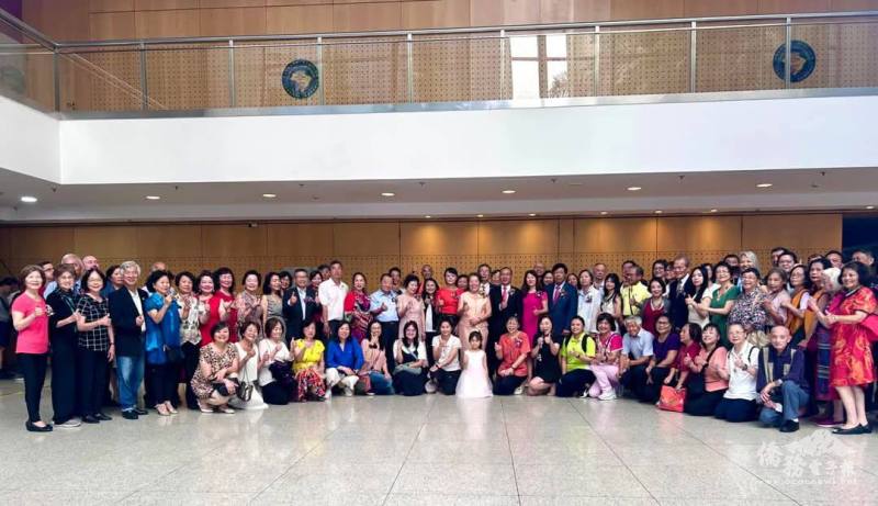 聖保羅舉辦元旦升旗典禮暨團拜春宴全體合影