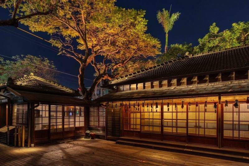 雲林虎尾4館及周邊光環境設計，陸續獲得德國紅點設計獎、繆思設計大獎，以及國際獎項瑞士LIT照明設計獎。圖為虎尾郡守官邸。（雲林縣政府文化觀光處提供）