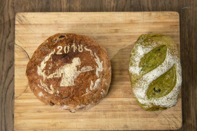 Shakespeare & Co.’s products follow the European breadmaking tradition of using self-cultivated yeast and emphasizing craftsmanship, while incorporating local Taiwanese ingredients. Their down-to-earth products are not only popular with the Taiwanese publ