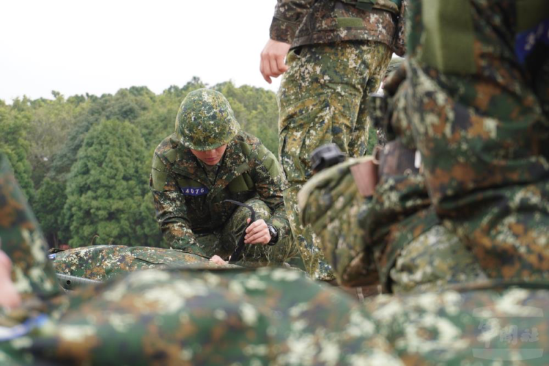 206旅入伍新兵日前實施戰傷救護訓練課程。（206旅提供）