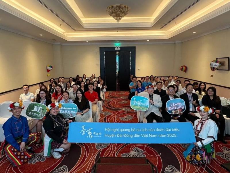 台東縣政府推台東越南河內雙向包機獲好評，今年以「台東慢漫遊」為主題，到越南舉行推介會，預計4月及8月底再直飛2架次包機到台東。（台東縣政府提供）