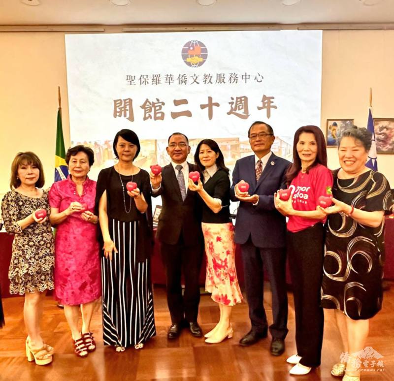 愛之贈予支黃秀莉（右二）號召臺灣僑社支持捐血活動獲得巴西社會肯定與重視