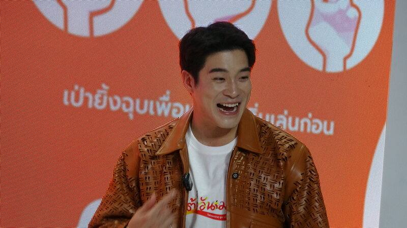 暱稱為Alek的泰國男星提拉德18日現身泰國春季旅展的台灣館，他表示自己喜歡台灣文化和台灣人，覺得自己很適合擔任台灣觀光代言人的角色