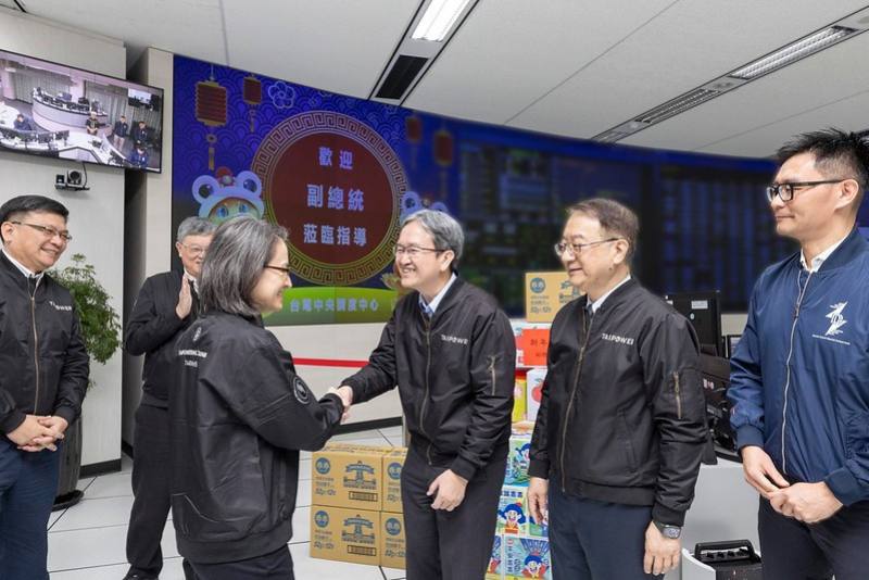 農曆春節將至，蕭美琴副總統23日上午前往台灣電力公司總管理處勗勉台電中央調度中心同仁