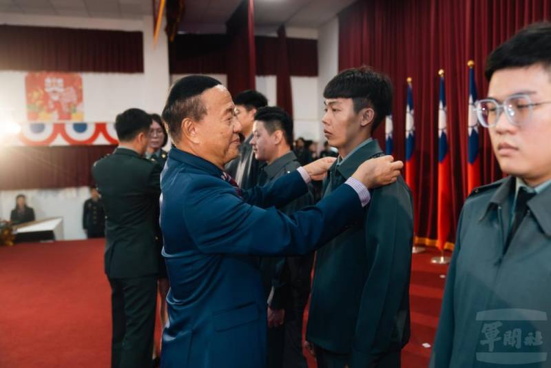 柏副部長為晉任人員掛階