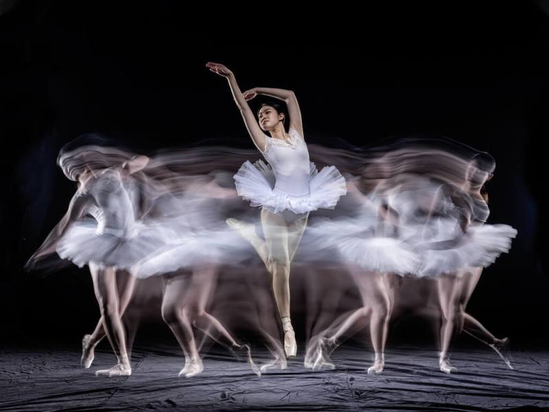 清華大學核子工程與科學研究所教授梁正宏為先天辨色異常（色弱），從5年前、62歲起接觸攝影，多張作品榮獲國際攝影獎肯定，他說，未來也會持續在攝影領域展現熱情。（梁正宏提供）