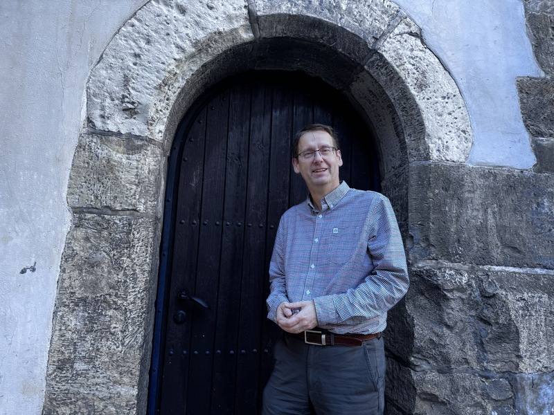 捷克理工大學副校長荷力（Radek Holý）接受中央社專訪表示，台捷合作成立的「晶創布拉格辦公室」調整執行方向，從人才培育轉為研究導向。圖攝於113年12月20日