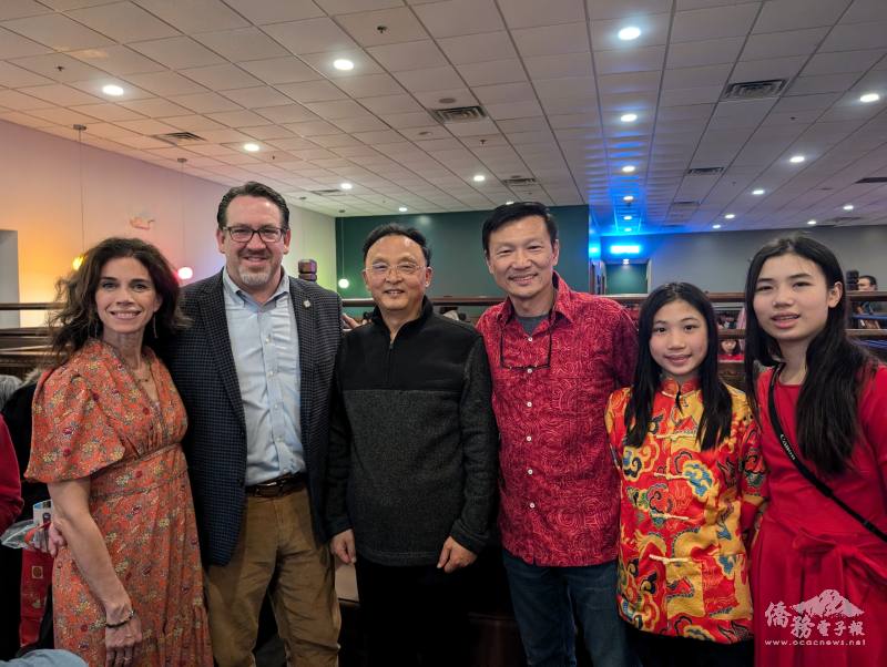 田納西州眾議院議員Jeremy Faison伉儷與田納西納許維爾同鄉會連育德會長親友合影