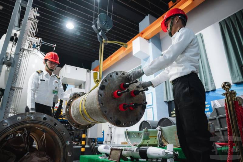 學生實際操作測試設備