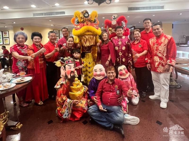 泰國臺商獅子會幹部們與國外獅子會會友合影