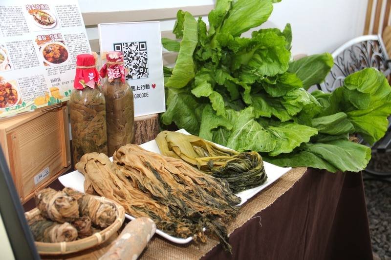 苗栗縣公館鄉是福菜之鄉，每年冬季農民種植芥菜並利用傳統醃漬技術製作成酸菜、福菜、梅干菜，每個階段都是客庄在地風土醞釀出來的好滋味