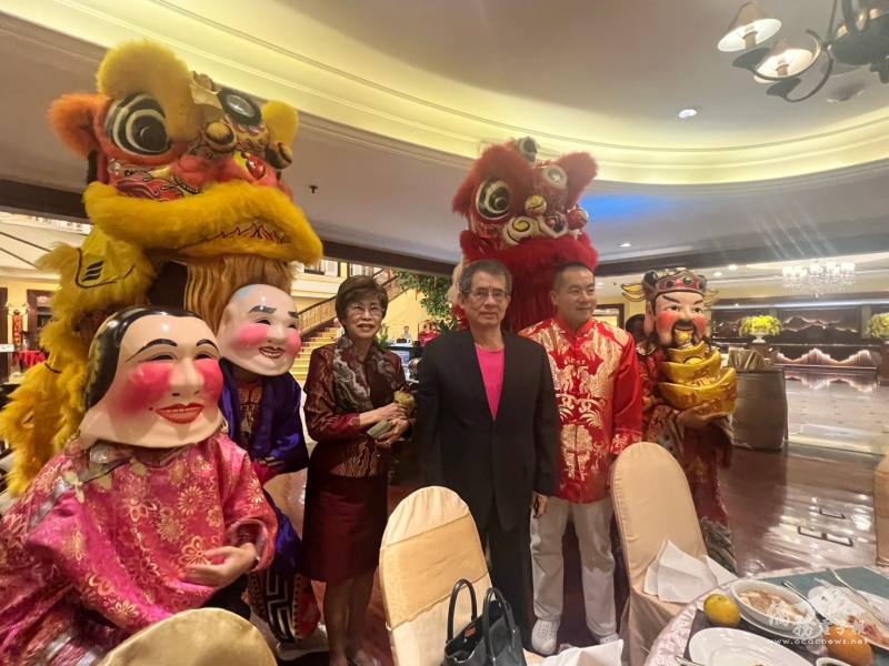 左起為創會會長何素珍、駐泰國大使張俊福、會長林道均