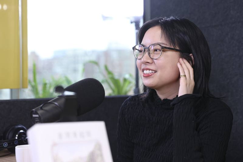 翻譯家金翎（圖）表示，用英文進行文學創作是她的志業，但把台灣作品翻譯成英文，則變成她回家的鑰匙，在美國的時候，翻譯也成為她跟台灣之間的橋梁。未來希望有更多機會向世界介紹更多台灣作品。