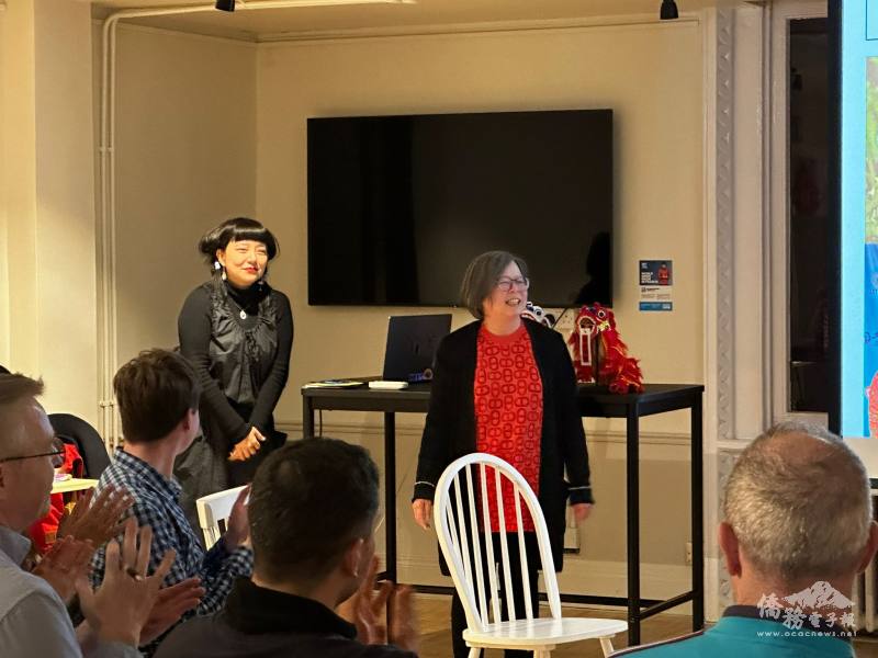 Yu-Chia Lee(right), Chairperson of the Dublin School of Mandarin Chinese, joined Director Aephie Chen(left) on stage during the screening event.