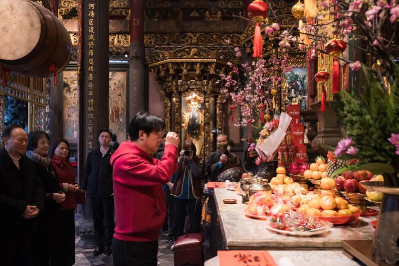 總統前往「艋舺龍山寺」參香