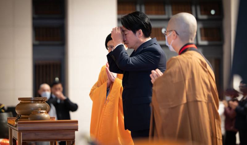 28日是農曆除夕，賴清德總統晚間出席「法鼓山除夕撞鐘‧為世界祈福活動」，祈願世界和平，國泰民安，人民安居樂業