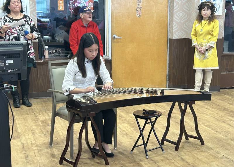 Chapter President, Claire Su, plays a calming piece of music (長相思) on her Guzheng