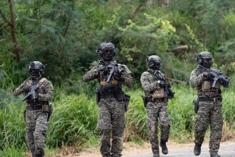 每一位特勤隊員都要熟悉建制武器的操作及運用