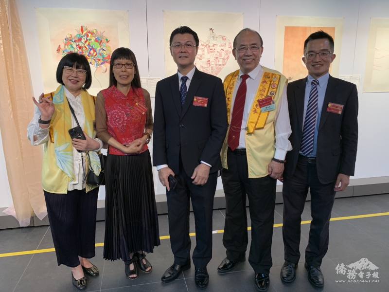 范厚祿與王卉娟(左2)等人合影