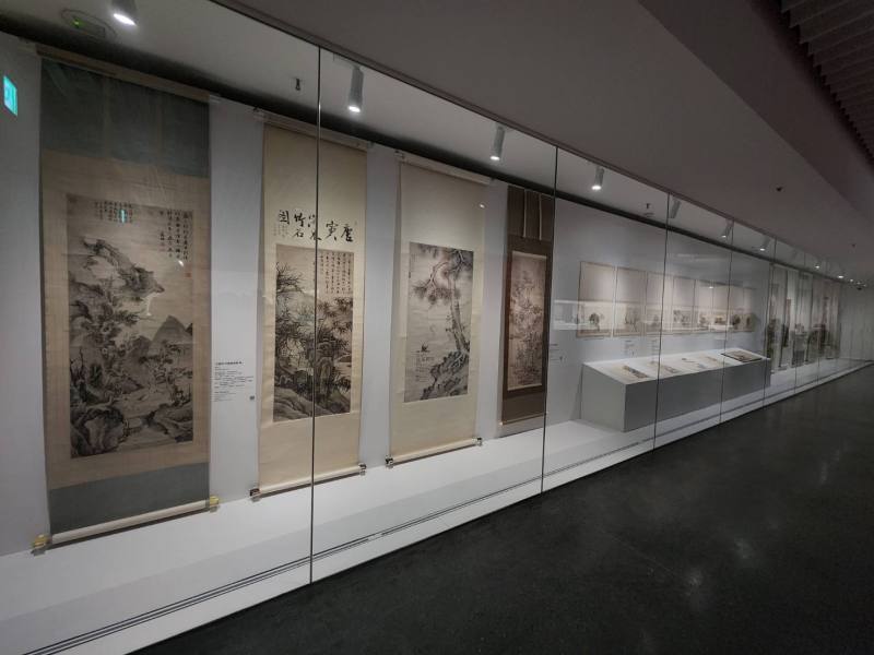 清翫雅集》30週年展的書畫作品，可以一窺清中葉以來的藝術發展軌跡。