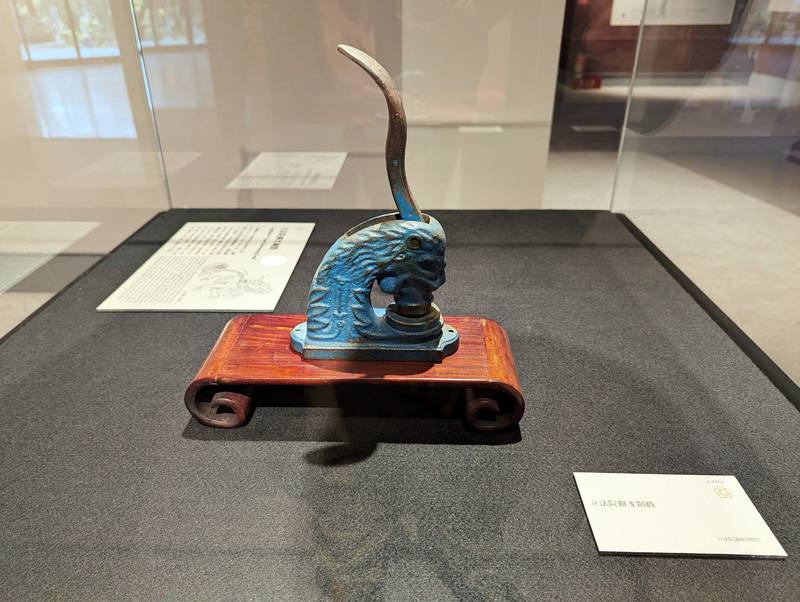 An iron seal shaped like a Hsieh-chih, a mythical Chinese unicorn-like creature, is displayed at the museum. CNA photo Feb. 1, 2025