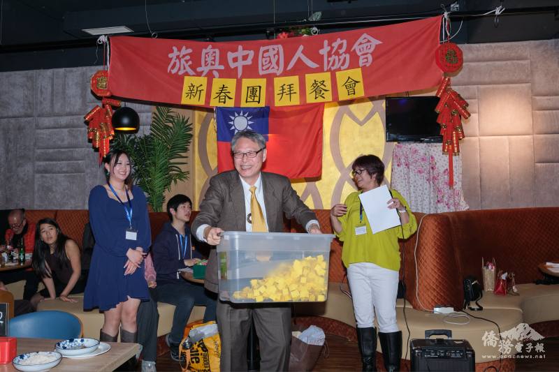 抽獎環節將活動推向高潮，並由劉玄詠為鄉親們抽出最大獎得主