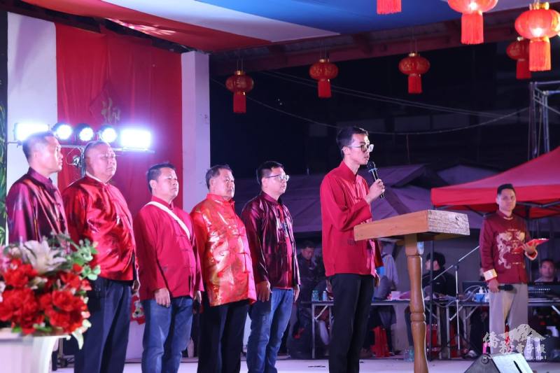 聯歡晚會由美發弄縣長代表出席主持情景