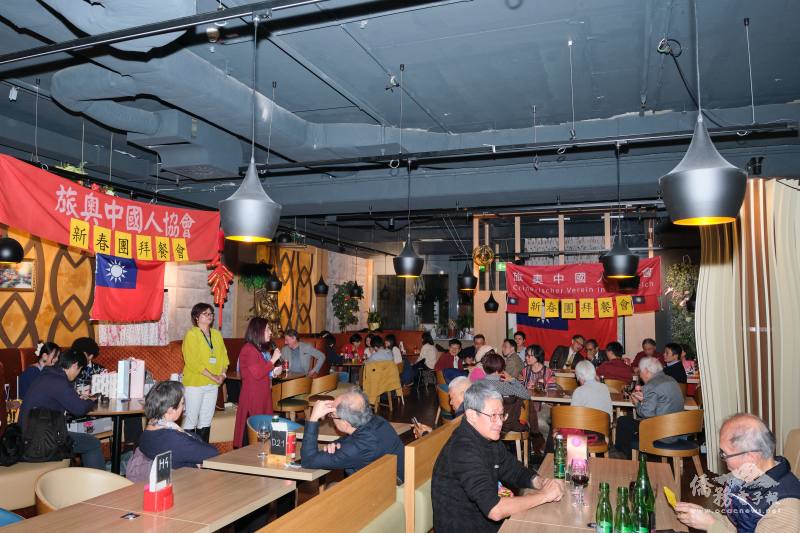 旅奧中國人協會舉辦「蛇年新春聯歡餐會」活動，許多臺僑與當地友人齊聚一堂，享受熱鬧溫馨的年節氣氛，共同迎接蛇年的到來