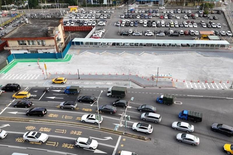 為提供舒適候車環境，桃園市與新北市及台北市合作推動永寧轉運站建置計畫，預計17日啟用，屆時往來永寧的10條公車路線都會進駐。（桃園市政府交通局提供