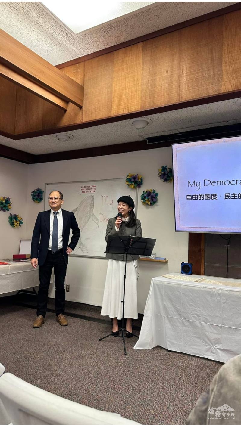 開幕茶會由僑務委員林政原（左）和東灣臺灣同鄉會會長柯伊芳（右）共同主持