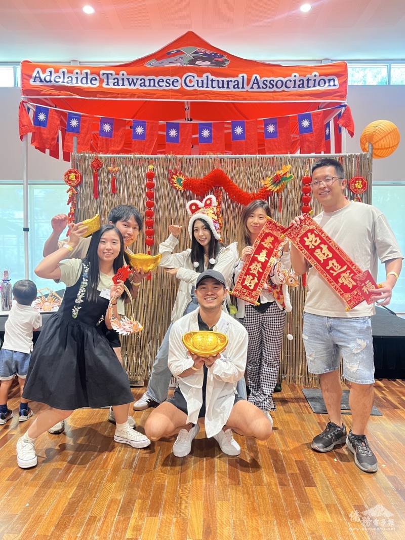 現場設置充滿春節氛圍的打卡布景