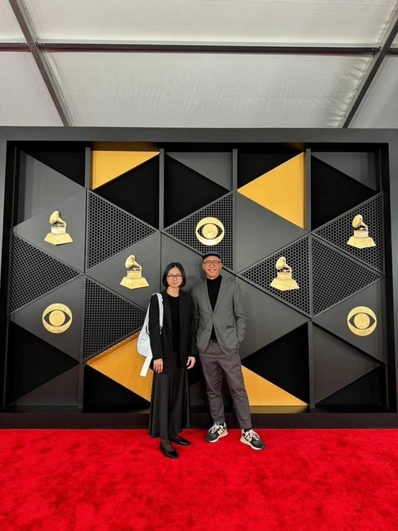 「洋蔥設計」創辦人黃家賢（右）、藝術總監葉昶利（左）入圍葛萊美最佳唱片包裝。（洋蔥設計提供）