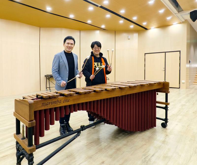 在台北市立大學校長邱英浩（右）與音樂系主任陳冠宇（左）努力之下，北市大音樂系音樂廳113年底整建完工，成為最靠近國家音樂廳的中小型專業展演空間。