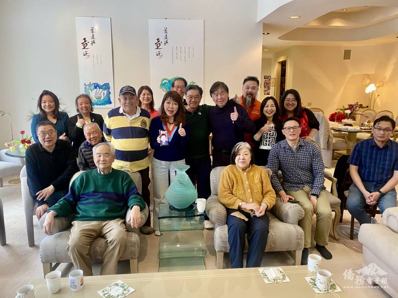密西根僑務委員盧蔓菁邀請僑學社團新春團拜，與新任僑務委員李延志相見歡