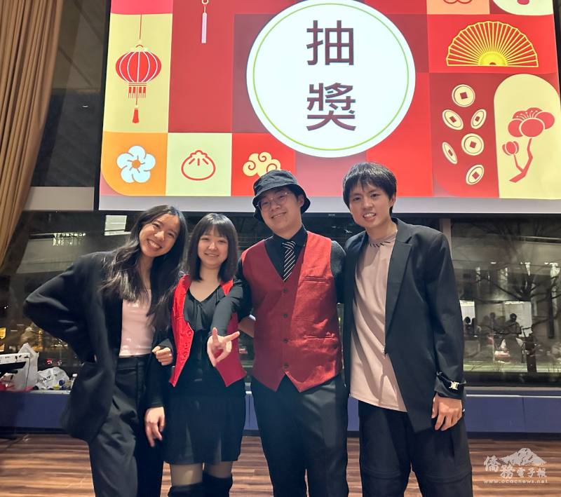 MIT春酒總召陳韋同(右起)和陳碩文、秦沛蓁，林晴若表演熱舞 (陳韋同提供)