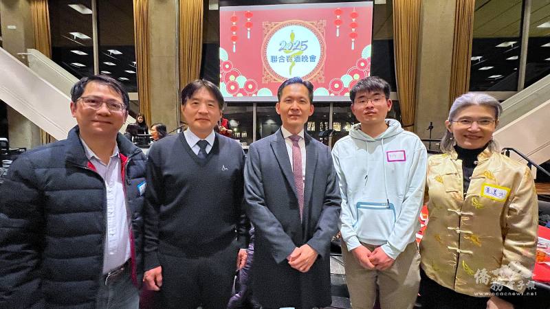 臺學聯會長江孟辰(右二)歡迎駐波士頓辦事處處長廖朝宏(中)，以及(右一起)教育組長黃薳玉、波士頓文教中心主任高家富，科技組組長蔡孟勳