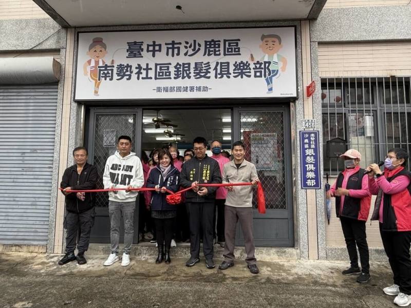 台中市沙鹿區南勢社區發展協會、弘光科技大學運動休閒系合作開辦沙鹿南勢銀髮健身俱樂部12日開幕，將定期安排如肌力有氧、太極養生等專業運動課程。（弘光科大提供）