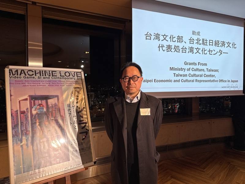 台灣藝術家許家維作品「矽晶小夜曲」在日本森美術館「機器愛情：電玩、AI與現代藝術」展出。台灣文化中心主任曾鈐龍（圖）12日表示，此作品結合最新AI科技及VR創作，以晶片半導體為出發點，激發無邊想像