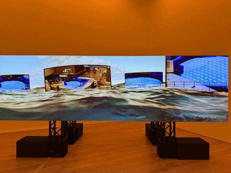 日本森美術館「機器愛情：電玩、AI與現代藝術」展12日晚間舉辦開幕式，台灣藝術家許家維接受文化部駐日台灣文化中心與日本森美術館之邀，展出作品「矽晶小夜曲」，引起高度關注